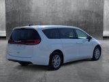Used 2023 Chrysler Pacifica Touring-L image 5