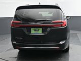 Used 2022 Chrysler Pacifica Touring image 5
