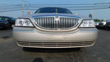 Used 2005 Lincoln Town Car Signature Limited image 2