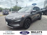 Used 2020 Ford Escape SE image 2