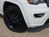 Used 2017 Jeep Grand Cherokee Altitude image 3
