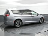 Used 2021 Chrysler Pacifica Touring-L image 2