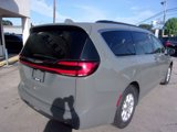 Used 2022 Chrysler Pacifica Touring-L image 4