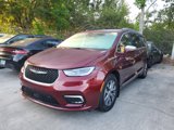 Used 2022 Chrysler Pacifica Pinnacle image 2