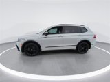 Used 2022 Volkswagen Tiguan SE R-Line image 4
