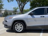 Used 2016 Jeep Cherokee Sport image 4