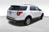 Used 2017 Ford Explorer XLT image 4
