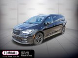 Used 2021 Chrysler Pacifica Limited w/ Uconnect Theater Family Group image 3