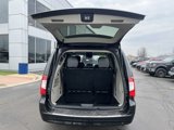 Used 2014 Chrysler Town & Country Touring-L image 4