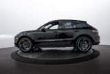 Certified 2021 Porsche Macan image 2