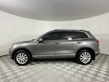 Used 2015 Volkswagen Touareg Sport image 2