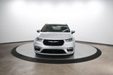 Used 2023 Chrysler Pacifica Touring-L image 3