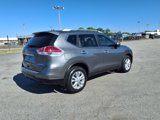 Used 2015 Nissan Rogue SV image 3