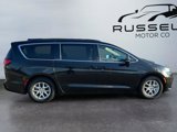 Used 2022 Chrysler Pacifica Touring-L image 6