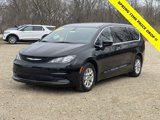 Used 2022 Chrysler Voyager LX image 3