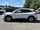 Used 2020 Ford Escape SE image 2