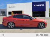 Used 2019 Volvo S60 T6 R-Design image 2