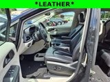 Used 2023 Chrysler Pacifica Touring-L image 5