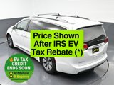 Used 2017 Chrysler Pacifica Platinum image 2