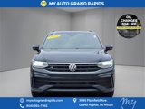 Used 2023 Volkswagen Tiguan SE R-Line image 2