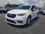 Used 2023 Chrysler Pacifica Touring-L image 4