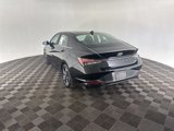 Used 2022 Hyundai Elantra Limited w/ Preferred Accessory Package image 5