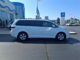 Used 2017 Toyota Sienna LE image 2