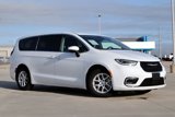 Used 2023 Chrysler Pacifica Touring-L image 2