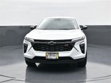 Used 2025 Chevrolet Trax RS w/ Driver Confidence Package image 2