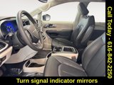 Used 2023 Chrysler Pacifica Touring-L image 6