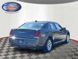 Used 2018 Chrysler 300 Touring L image 4