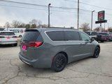Used 2022 Chrysler Pacifica Touring-L image 4