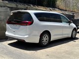 Used 2023 Chrysler Pacifica Touring-L image 3