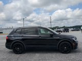 Used 2020 Volkswagen Tiguan SE R-Line image 2