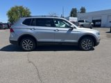 Used 2020 Volkswagen Tiguan SE w/ Panoramic Sunroof Package image 2