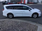 Used 2023 Chrysler Pacifica Touring-L image 6