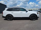 Used 2022 Kia Telluride SX w/ SX Prestige Package image 3