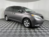 Used 2013 Toyota Sienna LE image 2