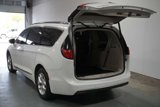Used 2020 Chrysler Pacifica Limited image 3