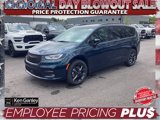 New 2025 Chrysler Pacifica Limited image 3