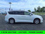 Used 2022 Chrysler Pacifica Touring-L image 2