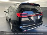 Used 2023 Chrysler Pacifica Touring-L image 4