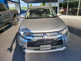 Used 2018 Mitsubishi Outlander SE image 2