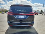 Used 2023 Chrysler Pacifica Touring-L image 6