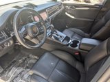 Certified 2022 Porsche Macan image 4