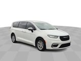 Used 2023 Chrysler Pacifica Touring-L image 2