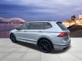 Used 2022 Volkswagen Tiguan SE R-Line image 3