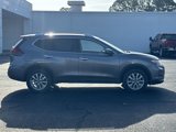 Used 2019 Nissan Rogue SV image 2