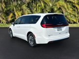 New 2025 Chrysler Pacifica Select image 3