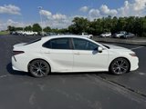 Used 2018 Toyota Camry SE image 2